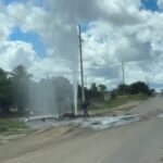 Cano da Compesa volta a estourar na Chácara Santa Clara, às margens da PE-320, em Tabira
