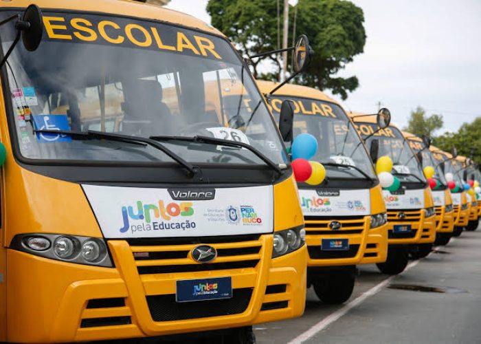 Tabira recebe dois novos micro-ônibus escolares nesta sexta-feira (05)