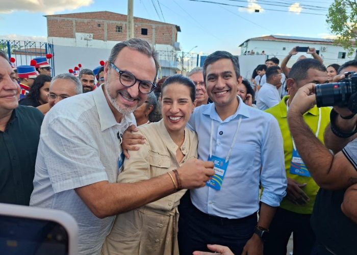 Ao lado do prefeito Flávio Marques, Raquel Lyra assina ordens de serviço para Tabira