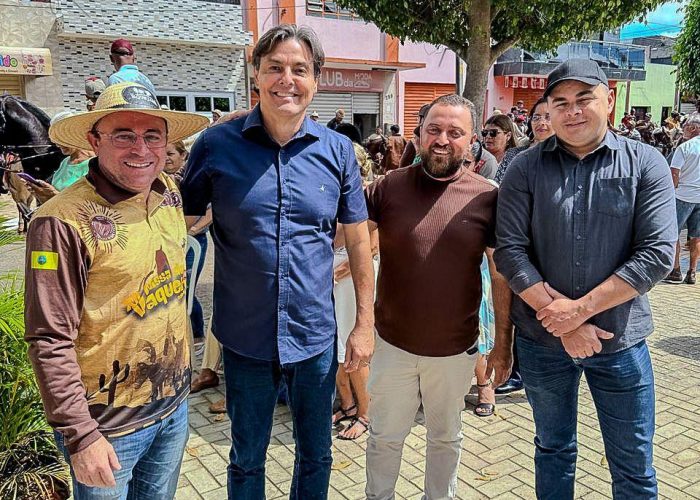 Marconi Santana marca presença na Missa do Vaqueiro em Santa Cruz da Baixa Verde e fortalece alianças no Sertão
