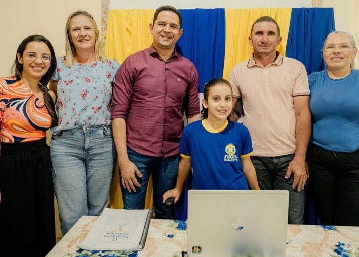 Estudante de Solidão se destaca na semifinal do Concurso Ler Bem e é parabenizada pelo prefeito Mayco da Farmácia