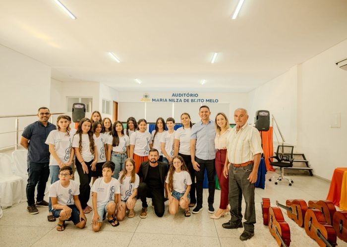 Prefeitura de Solidão lança Escola de Música “Um Toque de Esperança” com aulas de violão e violino