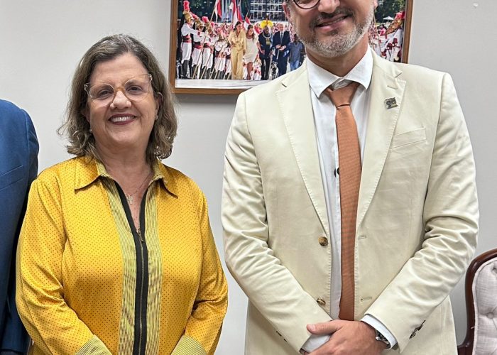 Prefeito Fredson se reúne com a senadora Teresa Leitão em busca de recursos para a saúde