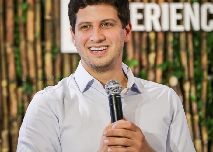 João Campos segue na liderança das pesquisas e cumpre agenda no Agreste neste final de semana