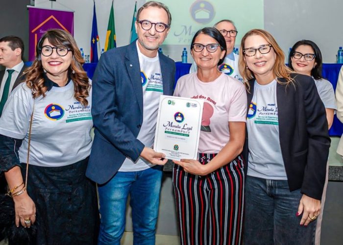 Prefeito Fredson destaca avanço do Moradia Legal e parceria Tribunal de Justiça na entrega de títulos no Conjunto Habitacional Júnior Valadares