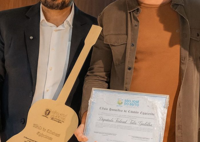 Túlio Gadêlha recebe de Vicente de Vevéi o Título de Cidadão Egipciense e anuncia a Praça da Inclusão Familiar