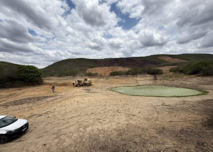 Prefeitura de Jurú realiza limpeza e ampliação de açude na comunidade da Rajada