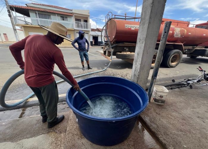 Prefeita Solange Félix garante abastecimento de água na Vila de Dalmópolis durante estiagem