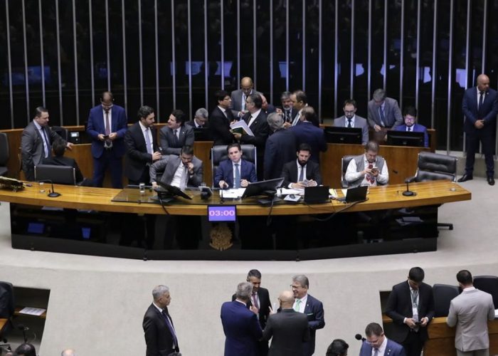 Câmara aprova PEC da Blindagem, articulada pelo Centrão